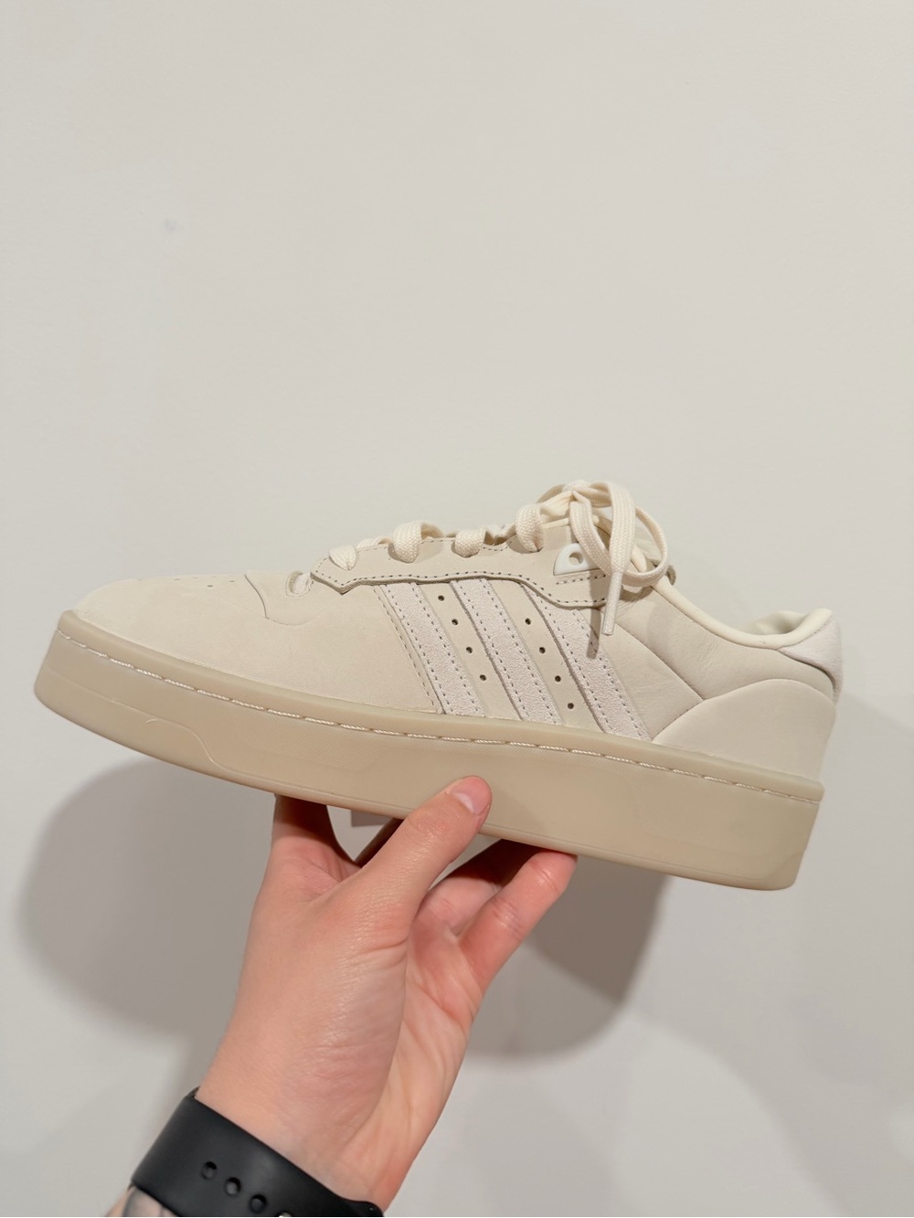 Women's Adidas Rivalry Luxe Low Size 9